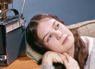 Почему люди до сих пор слушают радио