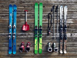 Горнолыжное снаряжение: выбор лыж, ботинок и других компонентов