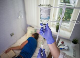 Капельница при похмелье и для вывода из запоя