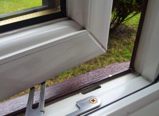 Как и кто может устранить провисание пластиковых окон