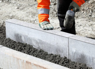 Установка бордюров – этапы и правила