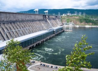 Какую роль гидроэлектростанции играют в энергетической отрасли