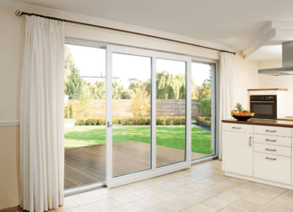 Преимущества и особенности создания раздвижных панорамных дверей и окон