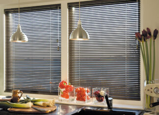 Как красиво сочетать горизонтальные жалюзи с интерьером