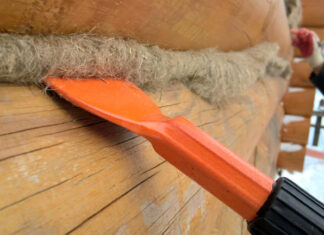 Как и когда выполняется конопатка сруба