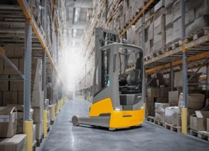 Техника для склада: от рохлей до погрузчиков — выбираем оптимальное решение