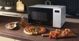 Как выбрать микроволновую печь: мощность, объём и гриль — что действительно важно при покупке