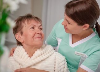 Всё о патронажных услугах: помощь на дому для нуждающихся