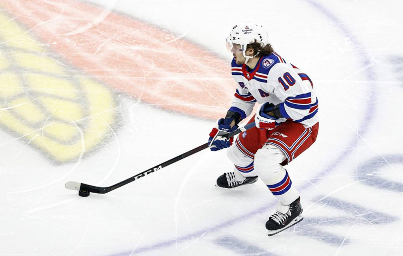 Хоккеист Панарин не смог доиграть матч НХЛ из-за повреждения

