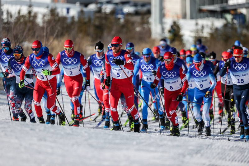 Лыжник Большунов принес сборной России первую золотую медаль на Олимпиаде в Пекине

