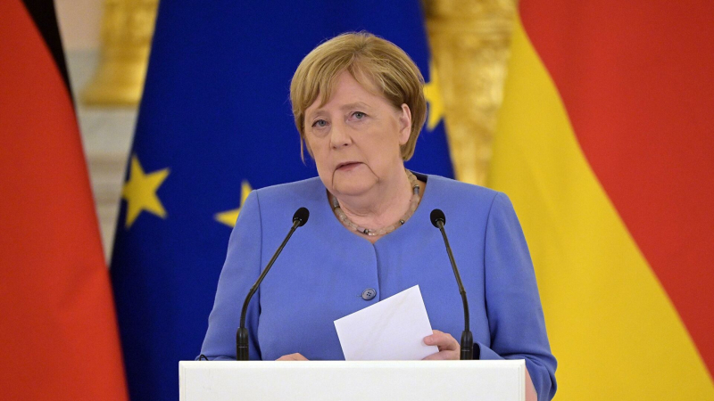 Меркель назвала Путину виновника миграционного кризиса на границе Белоруссии